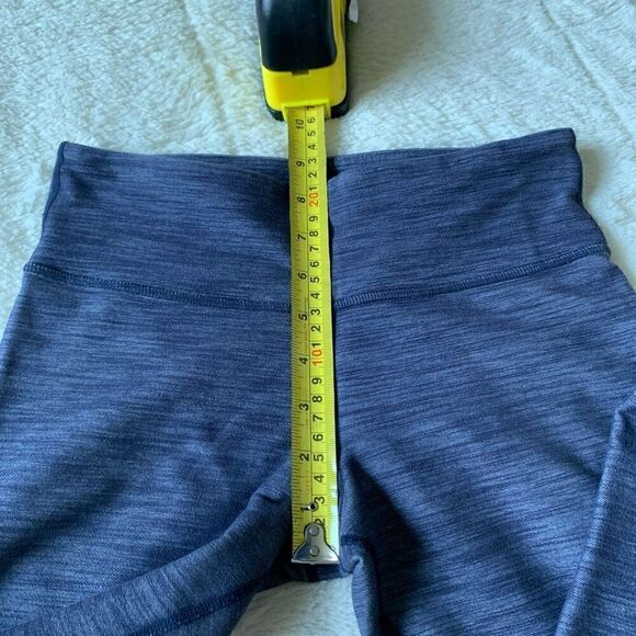 Lululemon Navy Cropped Athletic Leggings - Picture 7 of 8